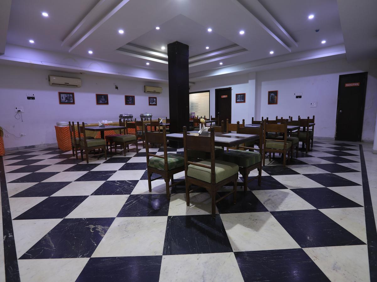 Rnb Jaipur Hotell Exteriör bild